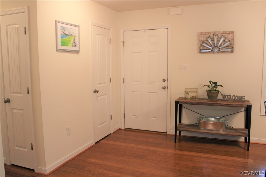 5311 North Courthouse Road Providence Forge, VA 23140 - Photo 26 of 49 a view of an entryway with table and chair