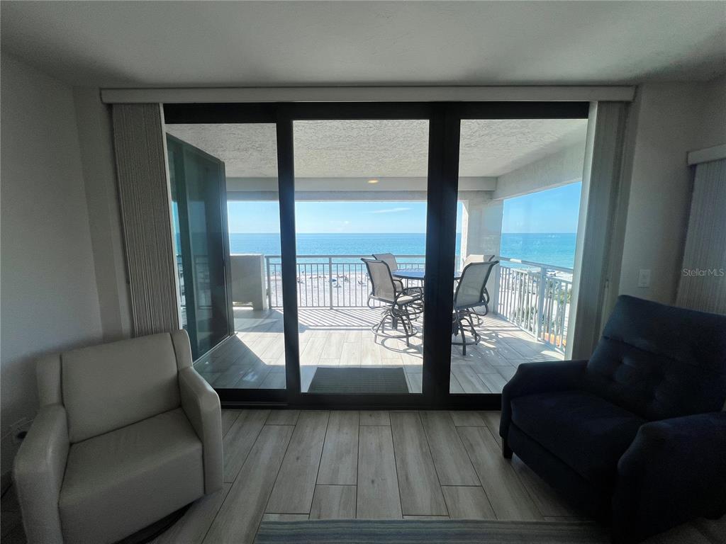 1001 Point Of Rocks Road, Unit 512 Sarasota, FL 34242 - Photo 20 of 44 a living room with furniture and a window