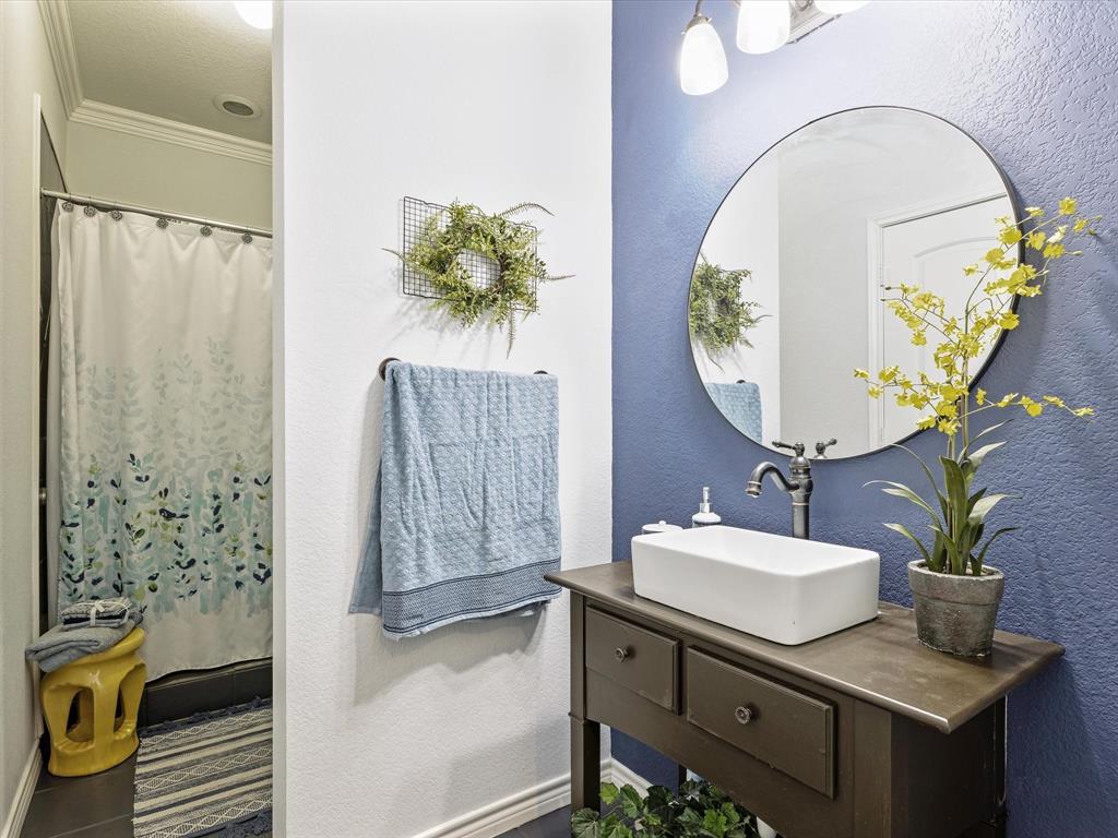 1514 New Market Road Mesquite, TX 75149 - Photo 20 of 30 a bathroom with a sink mirror and vanity