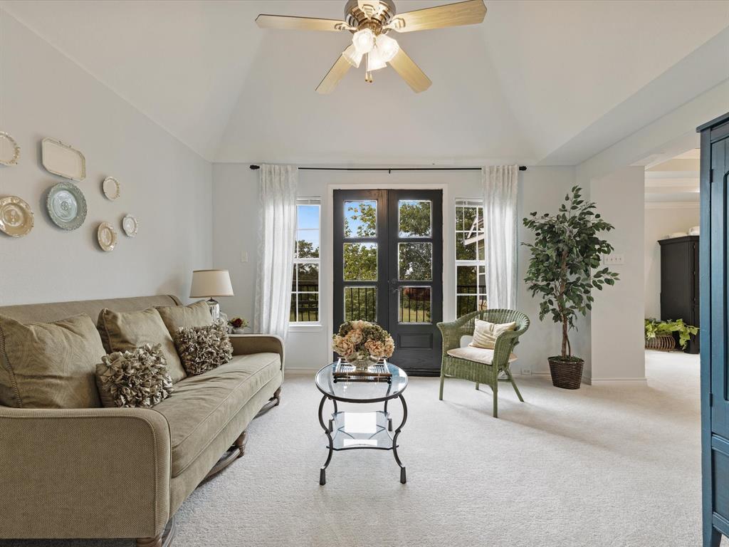 1514 New Market Road Mesquite, TX 75149 - Photo 6 of 30 a living room with furniture and potted plants