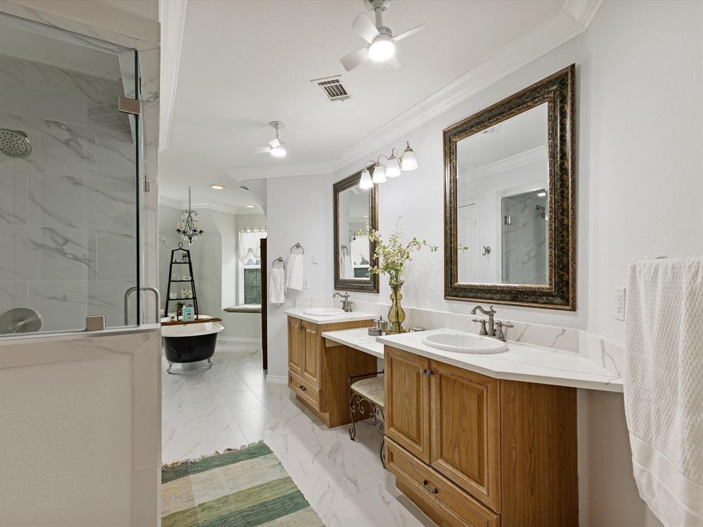 1514 New Market Road Mesquite, TX 75149 - Photo 8 of 30 a spacious bathroom with a double vanity sink a large mirror and a bathtub