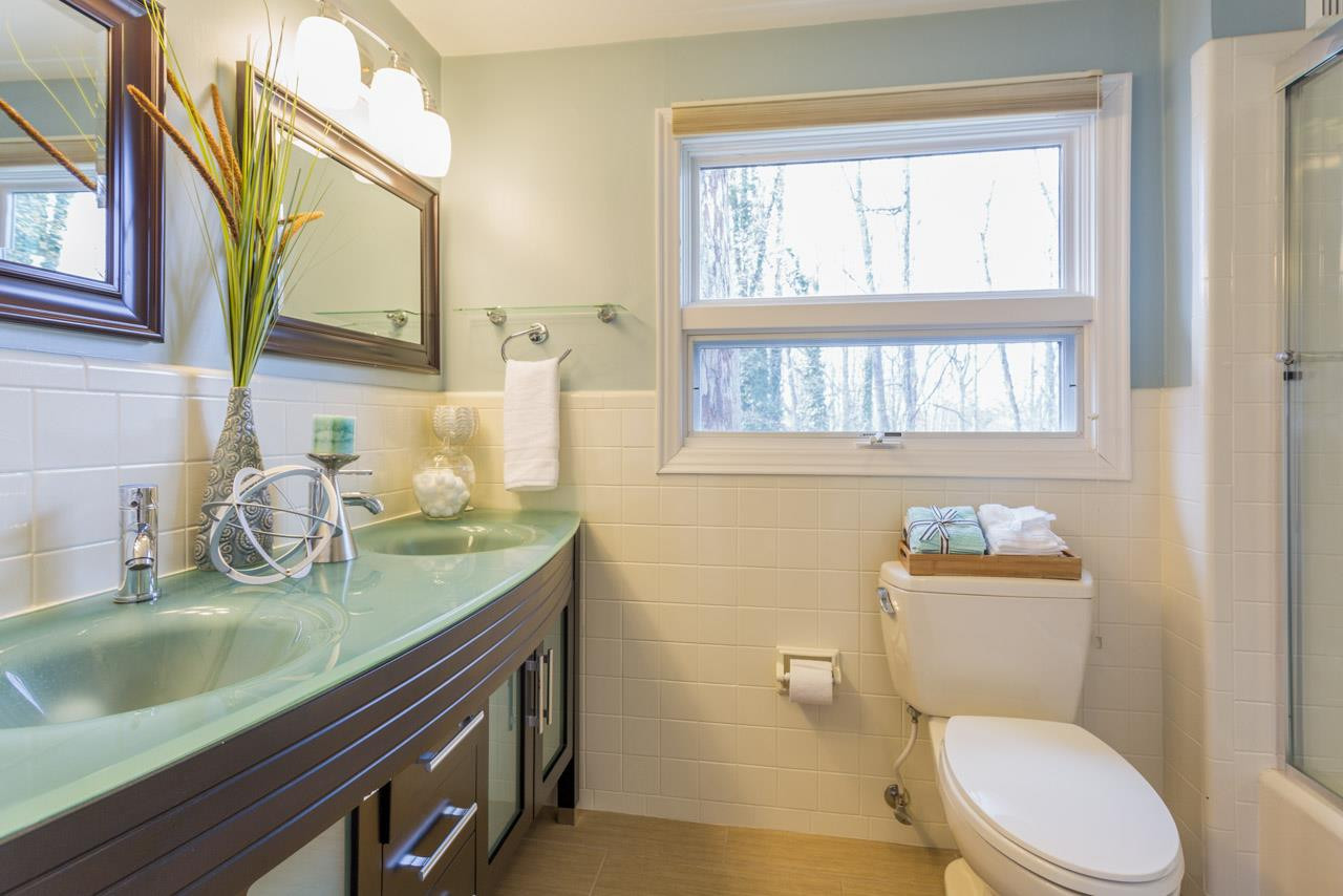 4105 Rowan Street Raleigh, NC 27609 - Photo 17 of 21 Full Bath