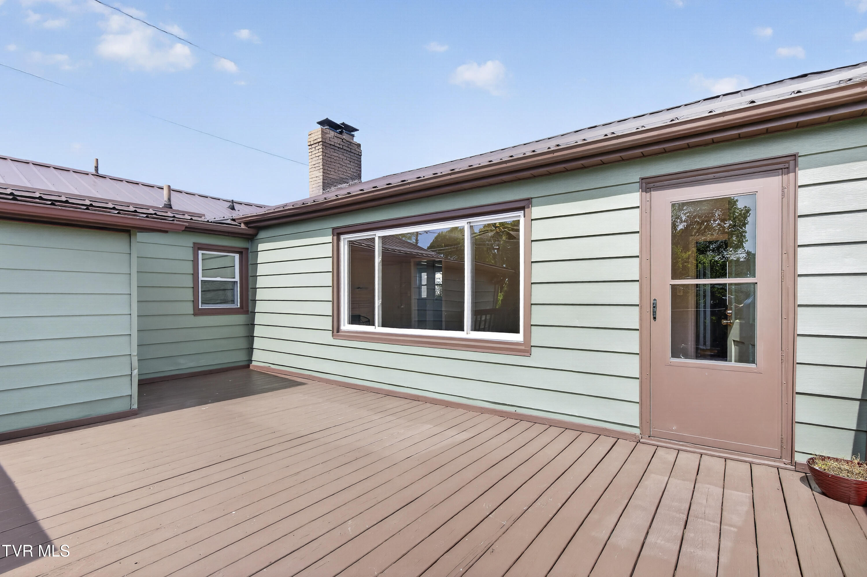 305 Cherokee Road Bristol, VA 24201 - Photo 5 of 25 304-Cherokee-Rd-Bristol-VA Caroline-Blev