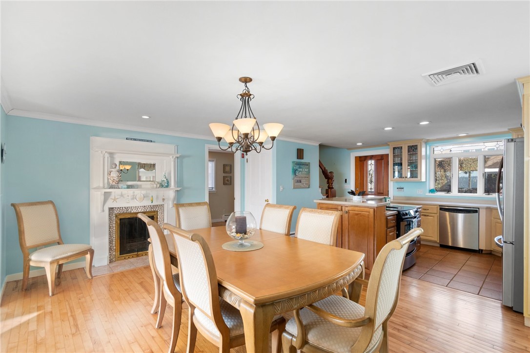 19 Brookwood Road Bristol, RI 02809 - Photo 14 of 46 Dining Area