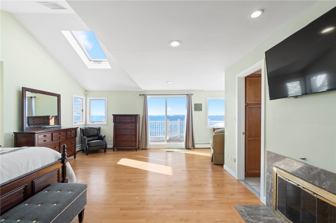 19 Brookwood Road Bristol, RI 02809 - Photo 20 of 46 Master bedroom