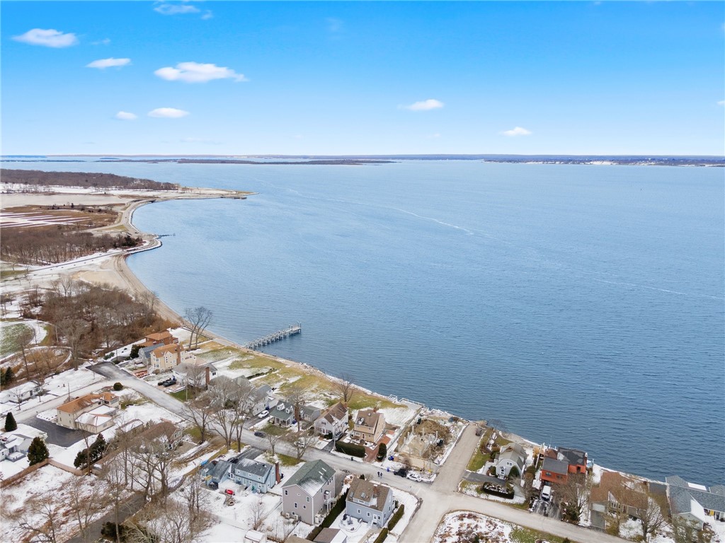 19 Brookwood Road Bristol, RI 02809 - Photo 6 of 46 Gallery Image 6