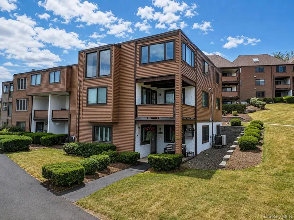 $325,000 | 350 Water Street, Unit 41, Newburgh, NY 12550