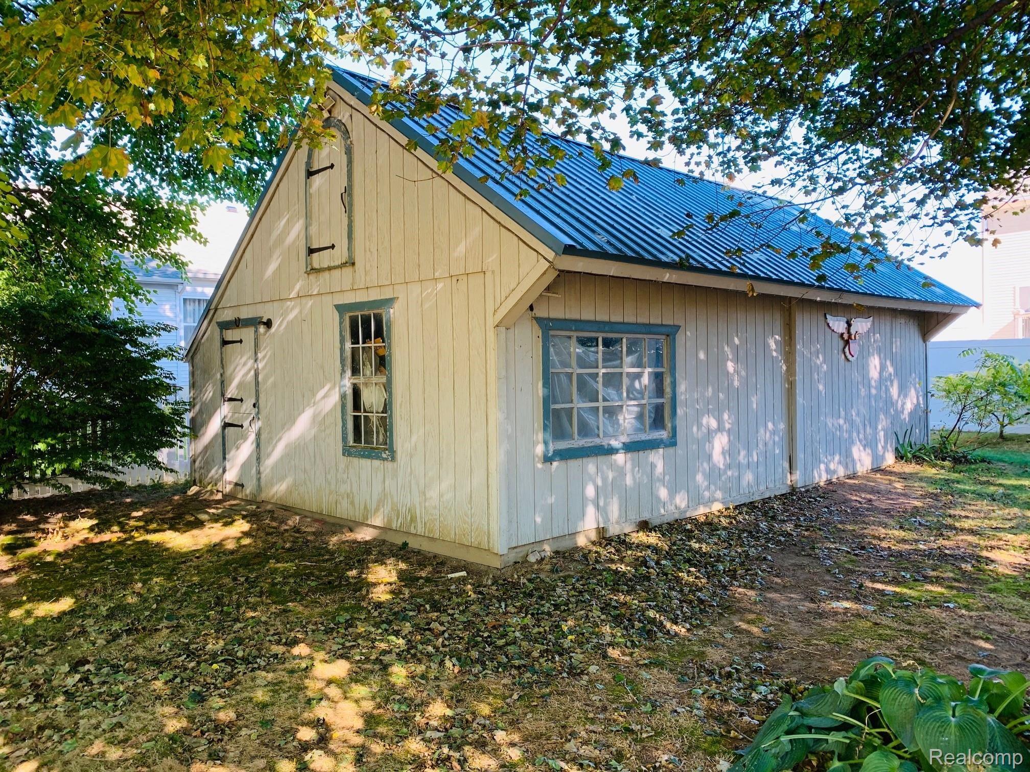 995 Dundee Azalia Road Dundee, MI 48131 - Photo 3 of 8 IMG_8233.jpg