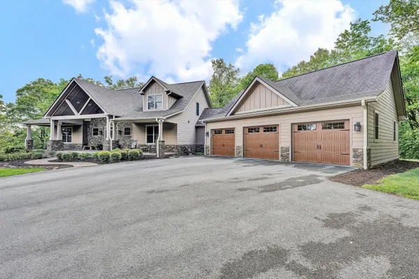 $1,095,000 | 3219 Franklin Street, Salem, VA 24153