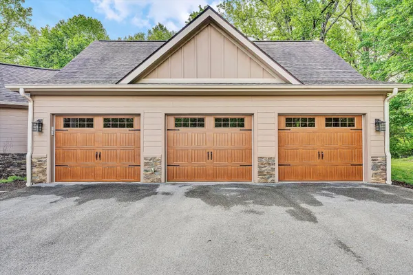 $1,095,000 | 3219 Franklin Street, Salem, VA 24153