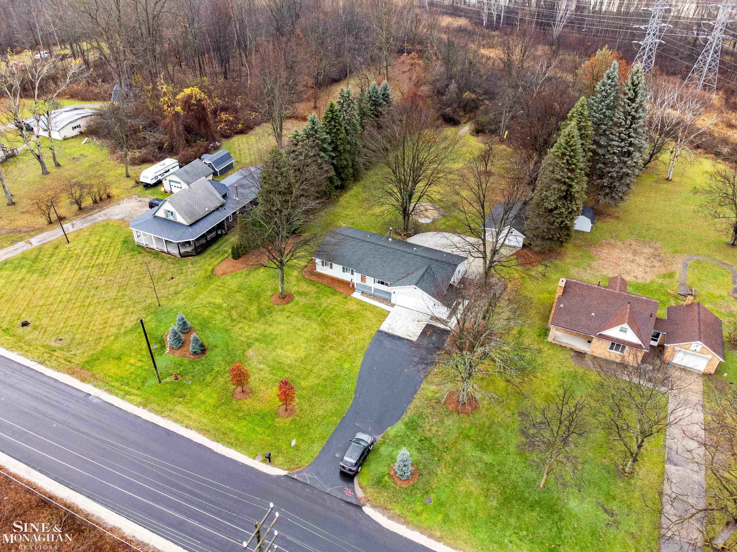 3280 Ravenswood Road Port Huron, MI 48060 - Photo 42 of 48 50161981-8134db2d-ab8d-430d-ac10-5420721edf97.JPG