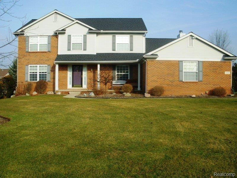 950 Ridgeview Circle Lake Orion, MI 48362 - Photo 1 of 24 large front yard