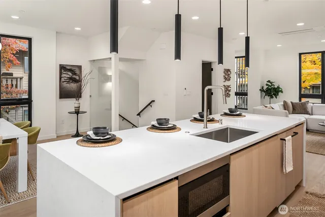 $2,599,000 | 417 99th Avenue Northeast, Bellevue, WA 98004