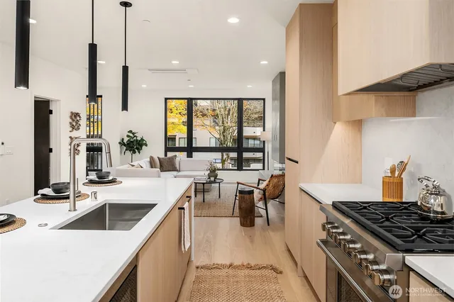 $2,599,000 | 417 99th Avenue Northeast, Bellevue, WA 98004