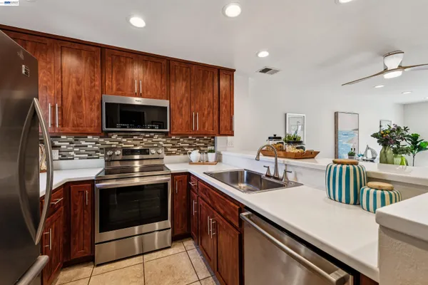 $698,000 | 1104 Island Drive, Alameda, CA 94502