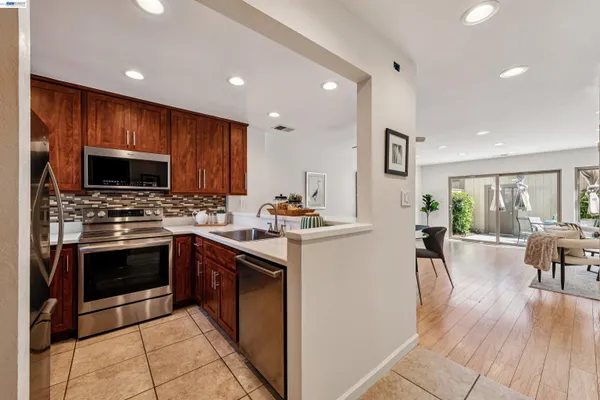 $698,000 | 1104 Island Drive, Alameda, CA 94502