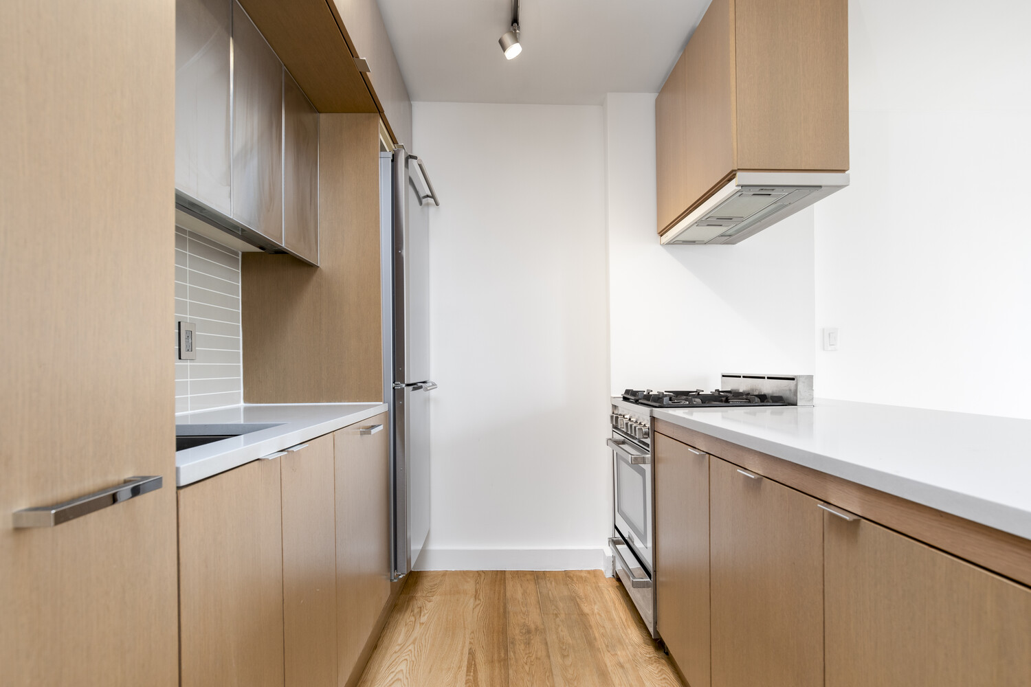 225 Rector Place, Unit 19A Manhattan, NY 10280 - Photo 4 of 18
