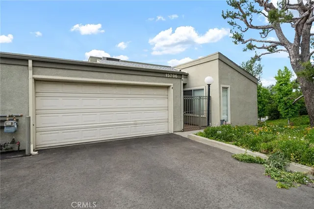 $656,000 | 15796 Midwood Drive, Unit 6, Granada Hills, CA 91344