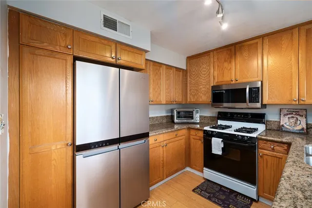 $656,000 | 15796 Midwood Drive, Unit 6, Granada Hills, CA 91344