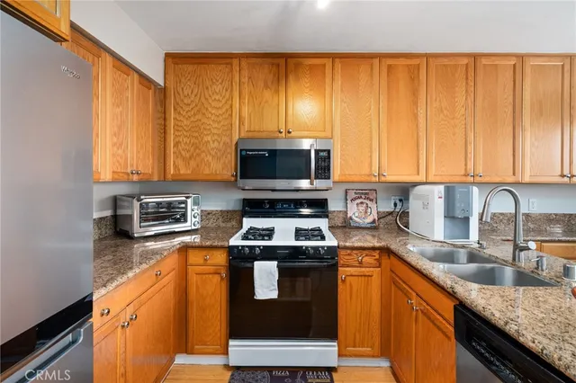 $656,000 | 15796 Midwood Drive, Unit 6, Granada Hills, CA 91344