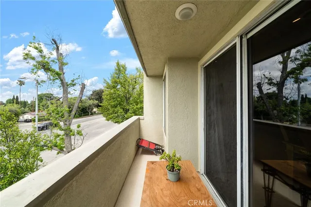 $656,000 | 15796 Midwood Drive, Unit 6, Granada Hills, CA 91344