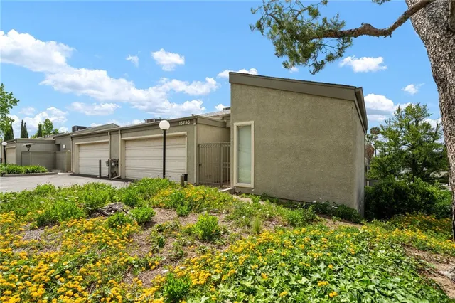 $656,000 | 15796 Midwood Drive, Unit 6, Granada Hills, CA 91344