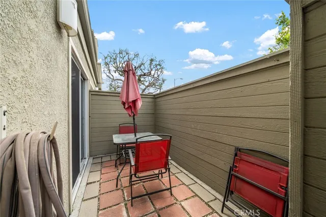 $656,000 | 15796 Midwood Drive, Unit 6, Granada Hills, CA 91344