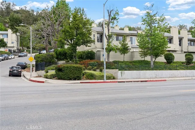 $656,000 | 15796 Midwood Drive, Unit 6, Granada Hills, CA 91344