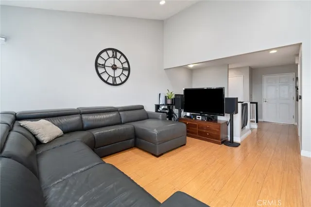 $656,000 | 15796 Midwood Drive, Unit 6, Granada Hills, CA 91344