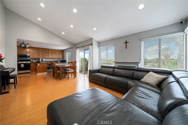 $656,000 | 15796 Midwood Drive, Unit 6, Granada Hills, CA 91344