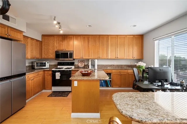 $656,000 | 15796 Midwood Drive, Unit 6, Granada Hills, CA 91344