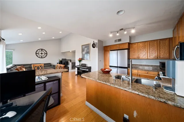 $656,000 | 15796 Midwood Drive, Unit 6, Granada Hills, CA 91344