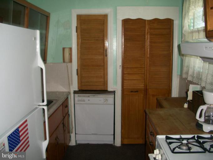 6708 Stanton Road Hyattsville, MD 20784 - Photo 2 of 14 Kitchen