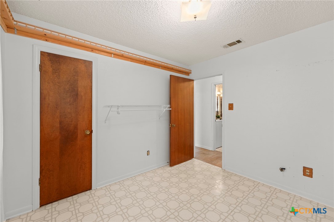 23168 Wolfridge Road Killeen, TX 76549 - Photo 17 of 40 Minor 2 Bedroom