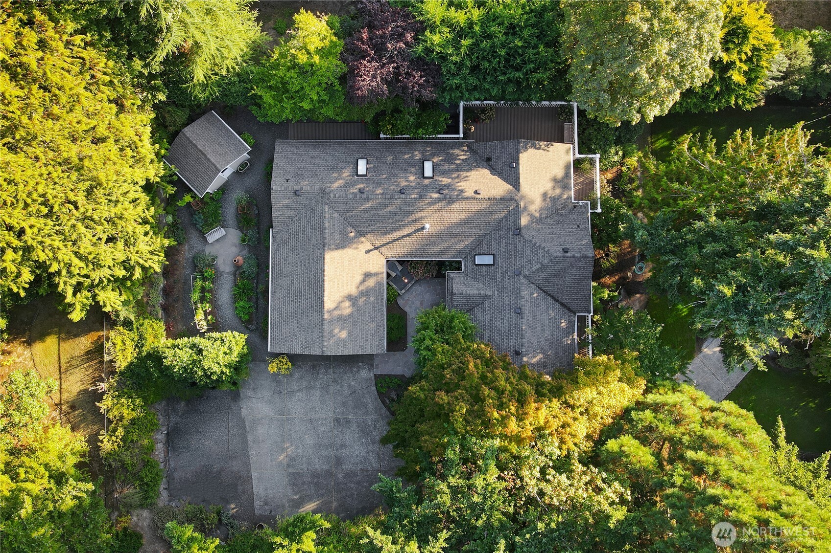 6720 West Mercer Way Mercer Island, WA 98040 - Photo 37 of 40 Gallery Image 37