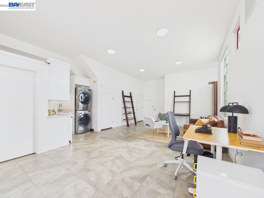 2932 Filbert Street, Unit 2 Oakland, CA 94608 - Photo 35 of 38