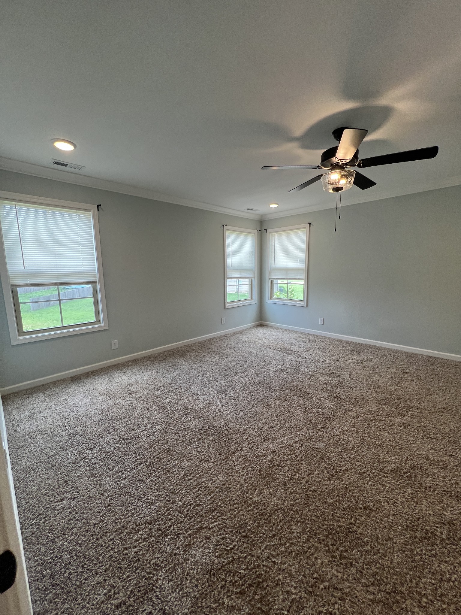 660 Elm Street Clarksville, TN 37040 - Photo 25 of 34 an empty room with ceiling fan and window