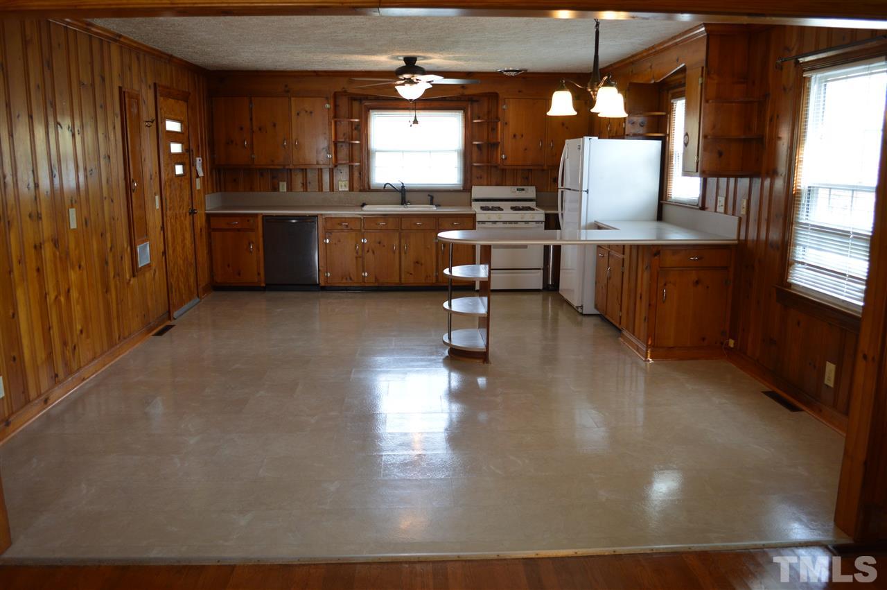 307 Barnett Avenue Roxboro, NC 27573 - Photo 4 of 19