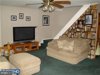 3538 Teton Road Philadelphia, PA 19154 - Photo 2 of 10 Living Room