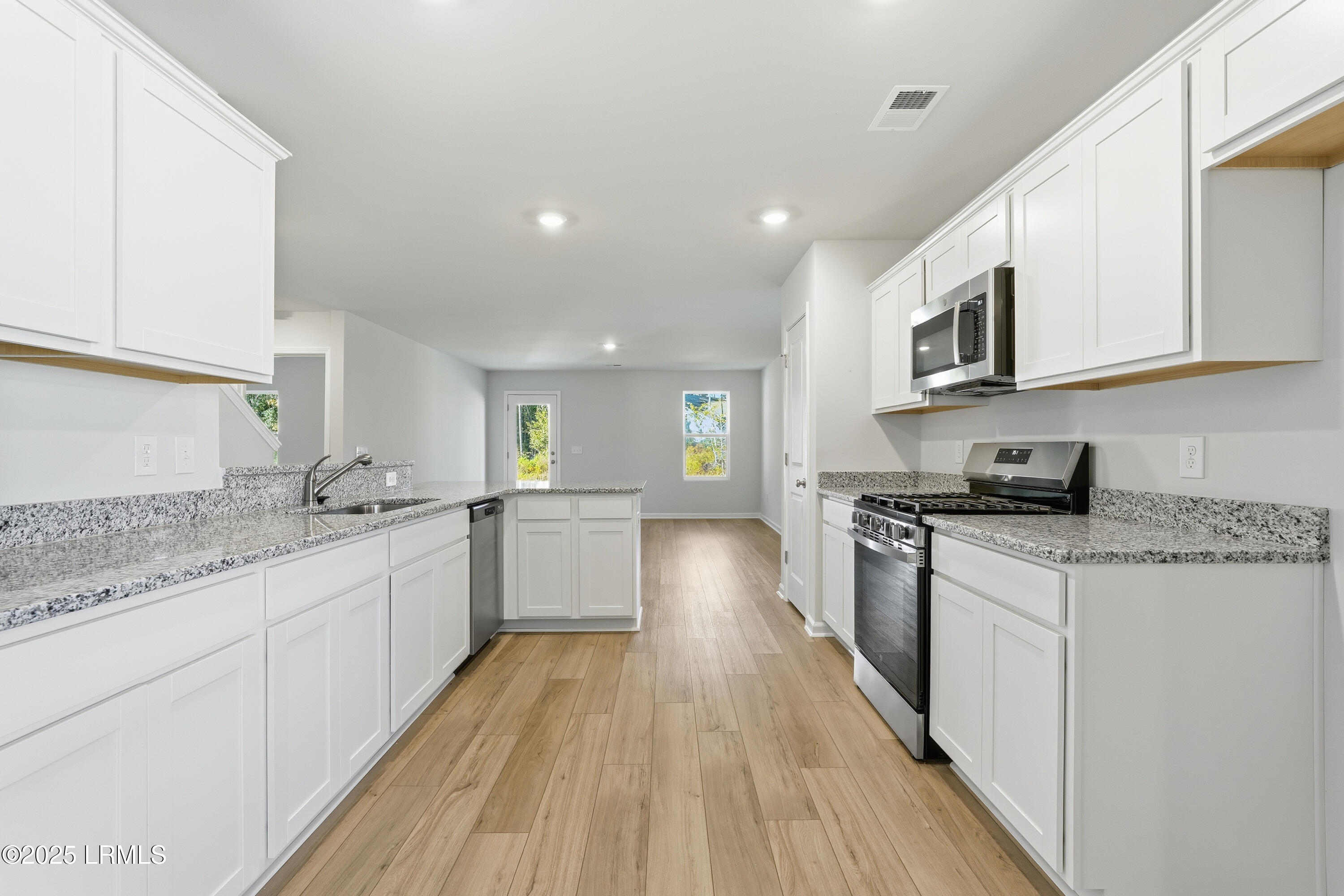 353 Waters Edge Way Hardeeville, SC 29927 - Photo 7 of 37 FMWeb06