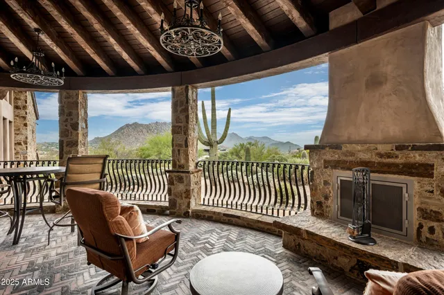 a view of an outdoor space