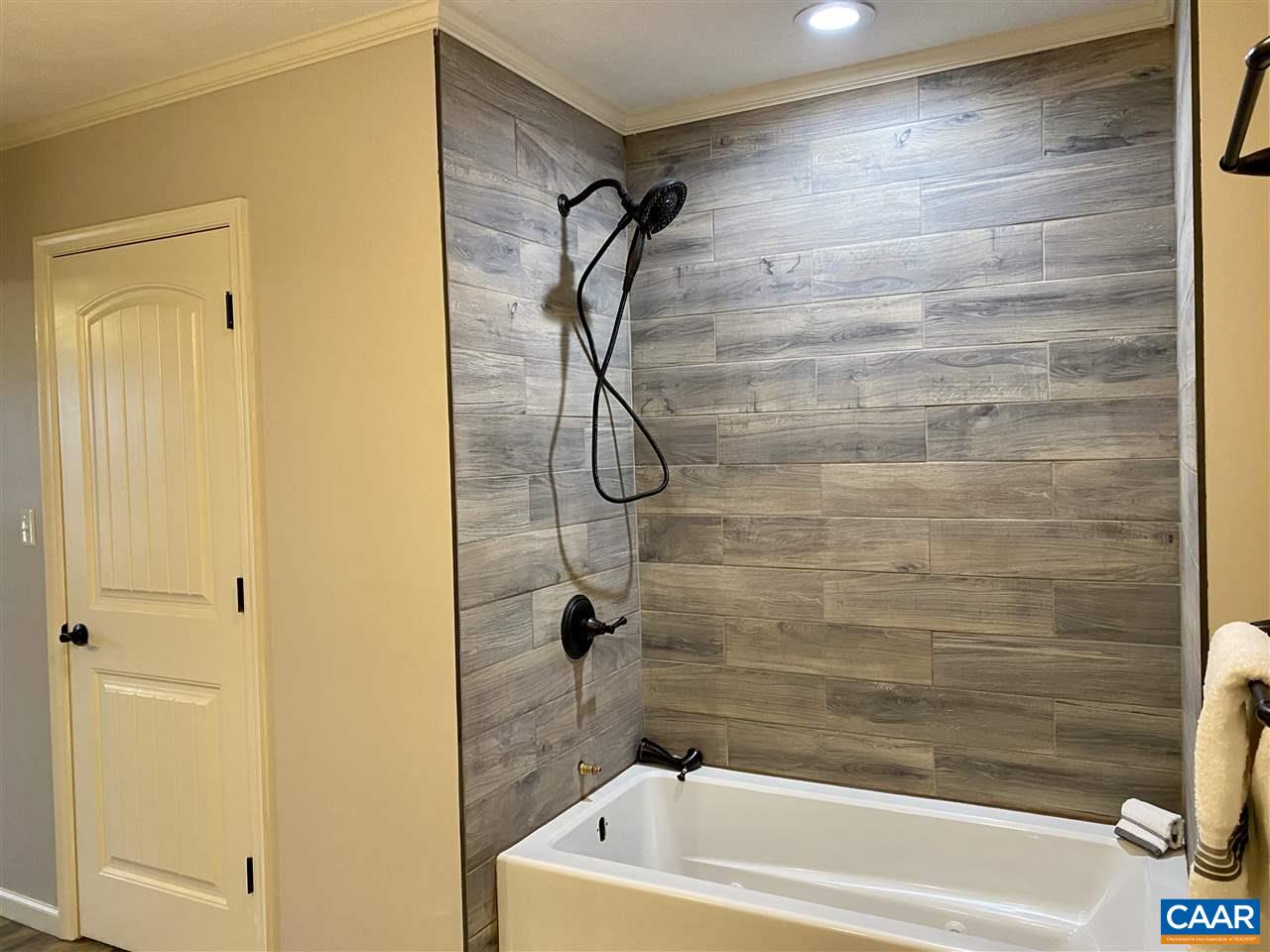 907 New Hope Road Staunton, VA 24401 - Photo 36 of 50 a bathroom with a bath tub