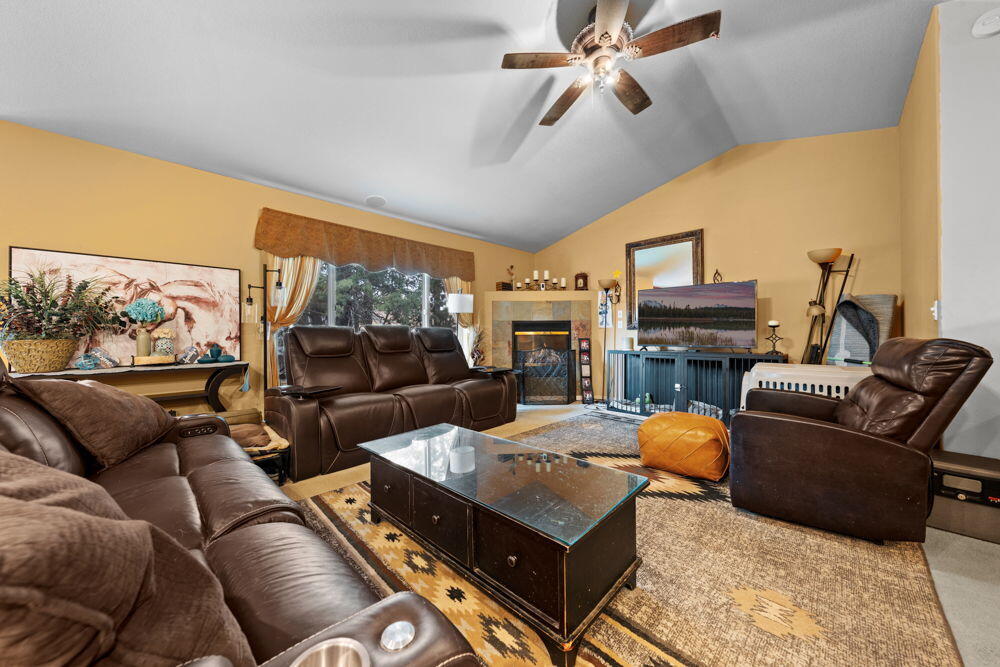 308 Northwest Antler Loop Redmond, OR 97756 - Photo 13 of 29 16-web-or-mls-Riley_Visuals-16