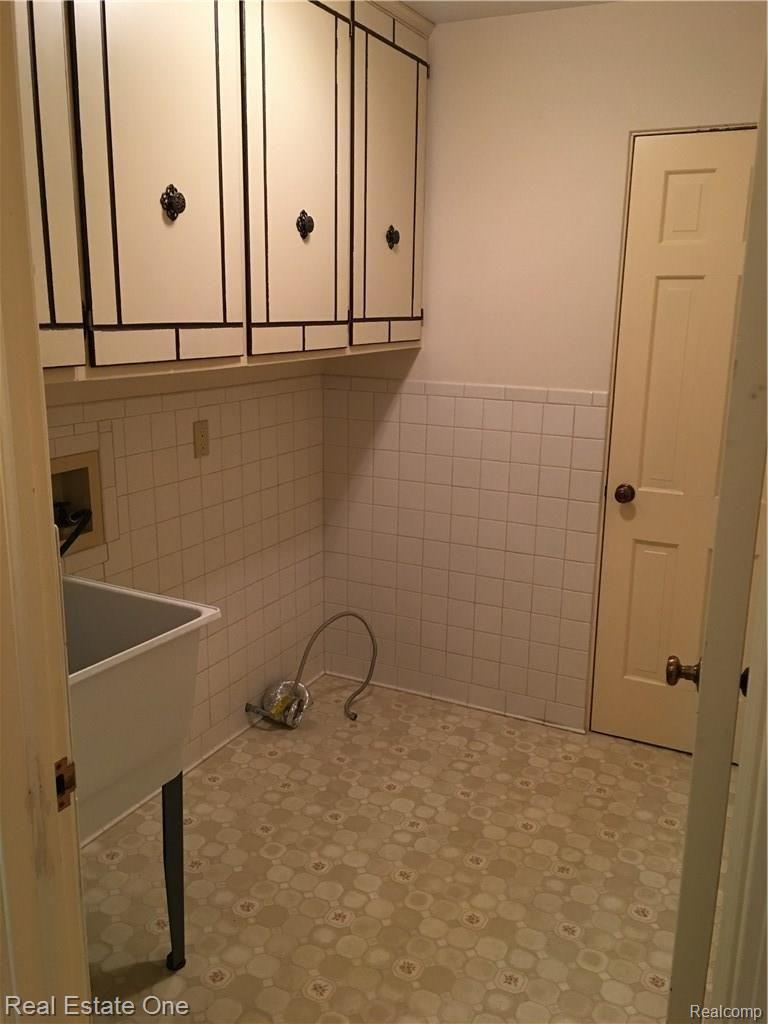 7319 South Beyer Road Frankenmuth, MI 48734 - Photo 75 of 84 Laundry Room 1.JPG