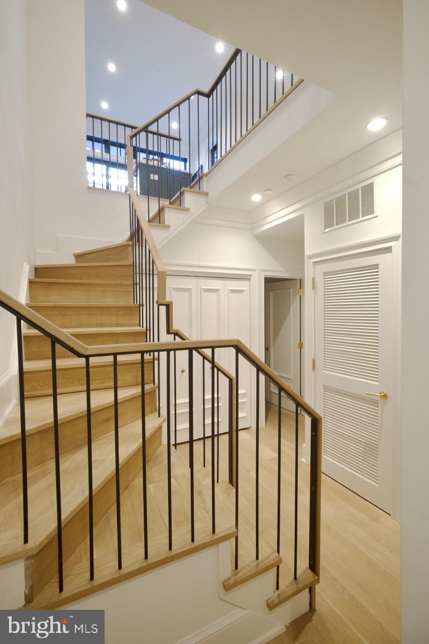 1227 North 6th Street Philadelphia, PA 19122 - Photo 22 of 32 a view of entryway