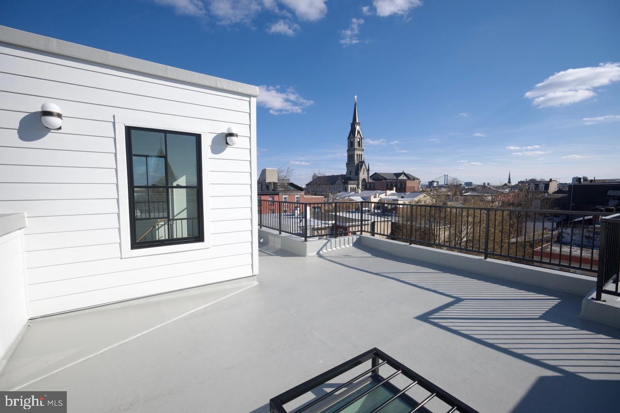 1227 North 6th Street Philadelphia, PA 19122 - Photo 27 of 32 a view of a balcony with city view