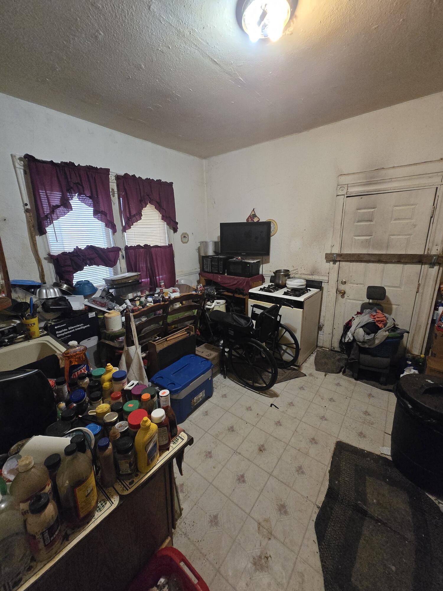 3903 West Walnut Street Milwaukee, WI 53208 - Photo 2 of 20 Photo Mar 26 2026, 2 13 57 PM