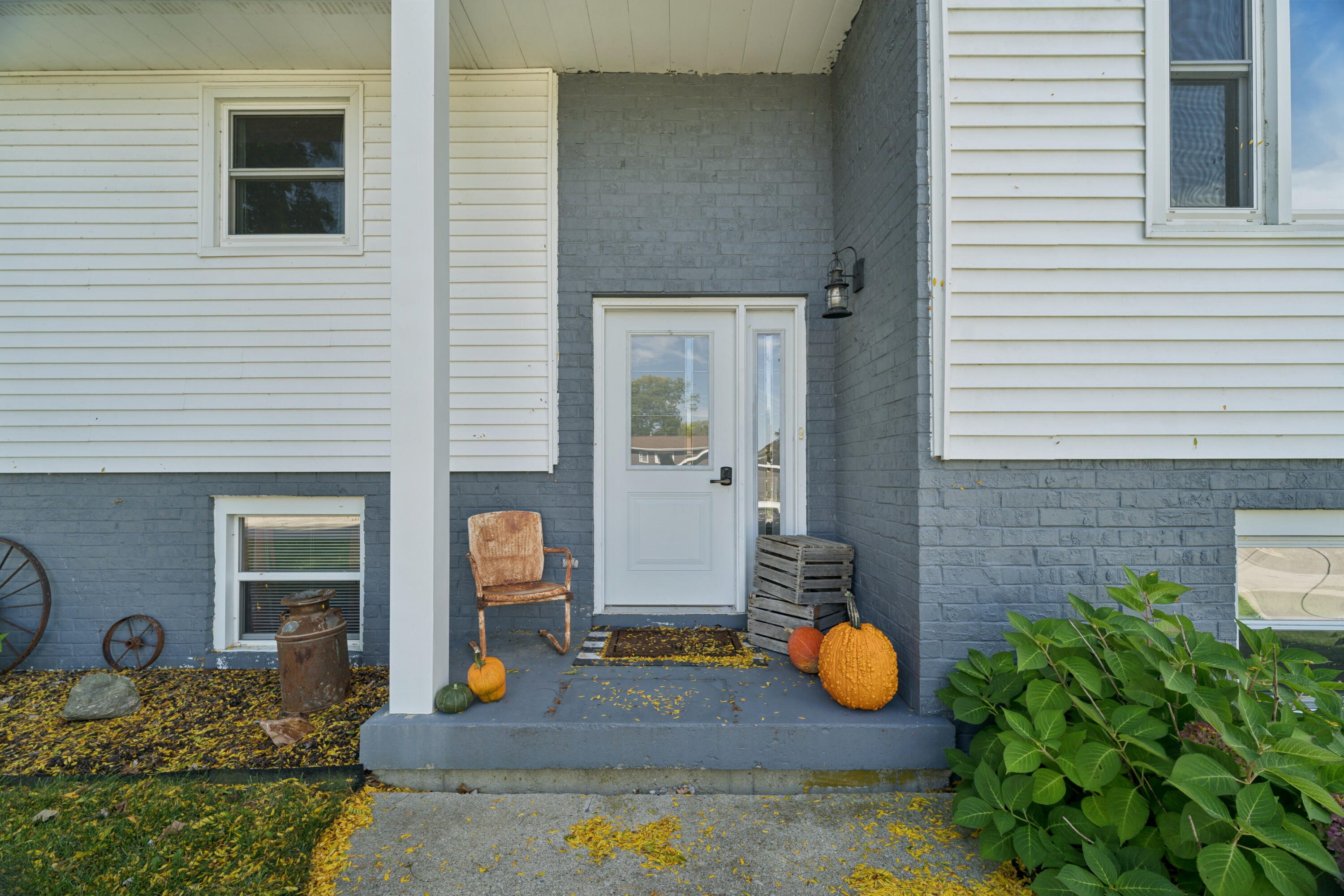 1201 Grove Street Beaver Dam, WI 53916 - Photo 3 of 33 FRont Porch