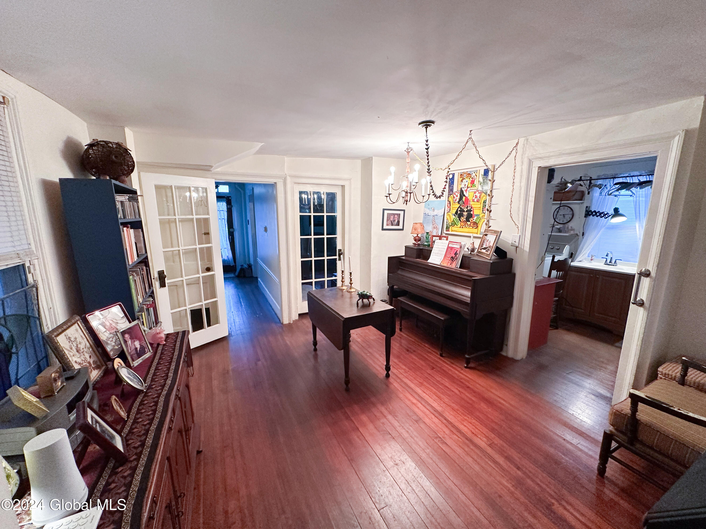 6 North Street Schenectady, NY 12305 - Photo 10 of 36 4