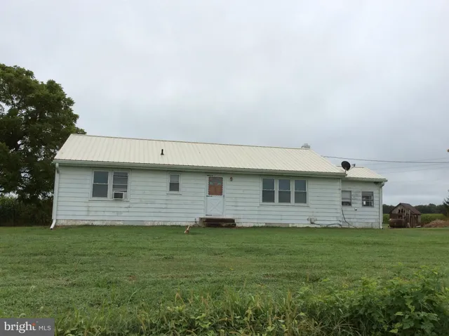 a front view of house with yard